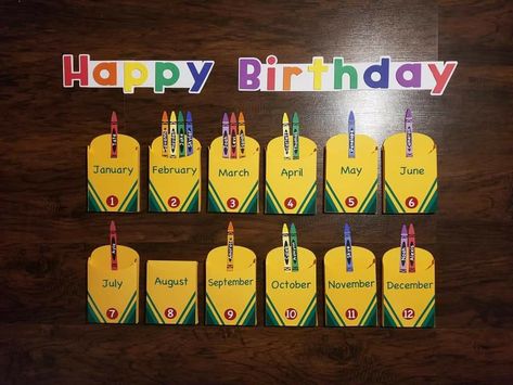 Crayola Back To School Theme Preschool Classroom, Crayon Birthday Board, Crayola Classroom Theme Ideas, Crayons Classroom Decoration, Crayon Birthday Board Classroom, Crayon Decorations Classroom, Crayon Classroom Decor, Crayola Theme Classroom, Birthday Boards For Toddlers Classroom