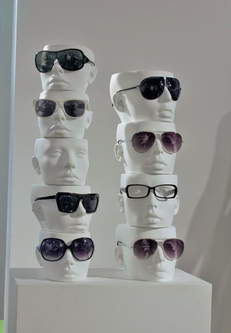 New outfits and disposition for the mannequins in the show room in Cofrad… Eyewear Shop Design, Eyewear Store Design, Eyewear Display, Glass Store, Sunglasses Display, Optical Store, Window Display Design, Sunglasses Store, Boutique Decor