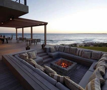 Awesome garden boma, sunken into the ground for extra effect & warmth (would love the sea background...hehehe). Sunken Fire Pits, Outdoor Seating Area, Design Hotel, Pool Spa, Outdoor Fire, Style At Home, Outdoor Fire Pit, Outdoor Rooms, Backyard Decor