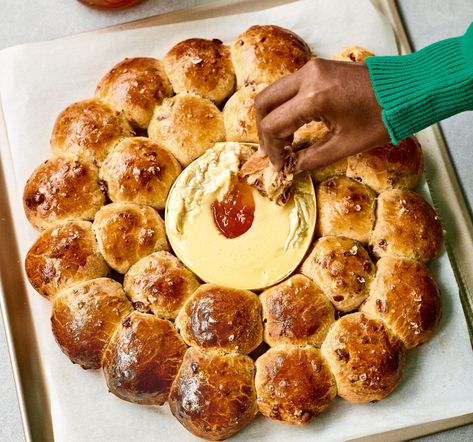 Nadiya Bakes, Nadiya Hussain Recipes, Wreath Bread, Tear And Share Bread, Food Serving Ideas, Nadiya Hussain, Baked Camembert, Savoury Bakes, Breakfast Drinks