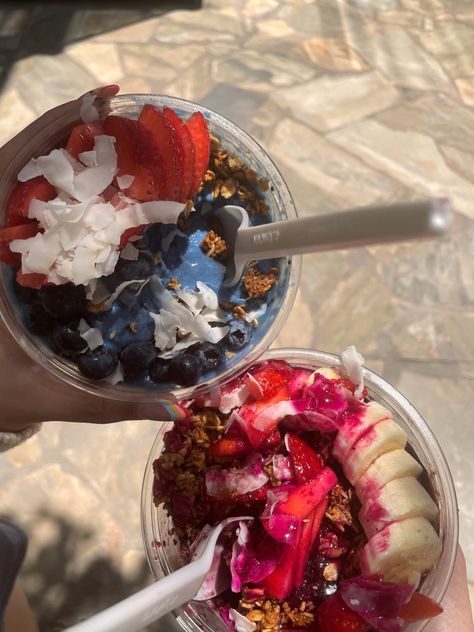 acai bowl with fruit Bali Acai Bowl, Açai Bowl Aesthetic, Breakfast At Home Aesthetic, Acai Bowl At Home, Acai Bowl Aesthetic, Romanticizing Summer, Aesthetic Eating, Food Hawaii, Hawaii Instagram