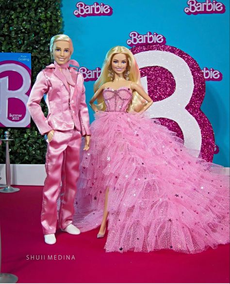 Margot Robbie And Ryan Gosling, Barbie Posters, Spice Girls Dolls, Barbie Premiere, 2023 Barbie, Barbie Art, Barbie Fashionista Dolls, Mini Doll House, Girls Support Girls