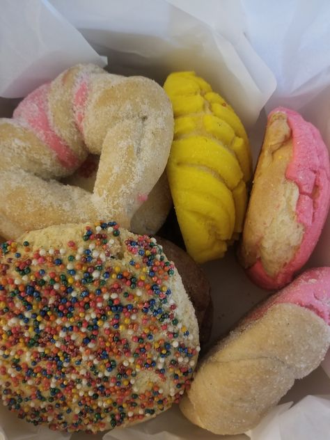 Variety of traditional, Mexican sweet bread (pan dulce). Your order is a mix of traditional sweet bread. This is perfect for those of you who are craving a little bit of everything or just missing your favorite childhood sweet bread. You receive a 2lb. or 4 lb package of a variety of favorites. To give you some ideas, traditional favorites include: conchas, marranitos, polvorones, and cuernitos. You can message me when you order or leave a message to seller in the order form with the sweet bread Latina Goth, Mexican Pastry, Mexican Pan Dulce, Mexican Sweet Bread, Mexican Favorites, Mexican Sweets, Cuban Bread, Mexican Sweet Breads, Mexican Treats