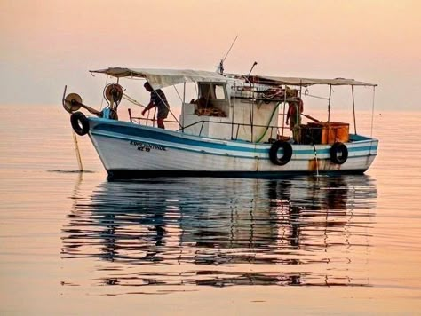 Watercolor Boat, Working Boat, Boat Pics, Old Boats, Boat Art, Boat Painting, Landscape Photography Nature, Painting Reference, Watercolor Landscape Paintings