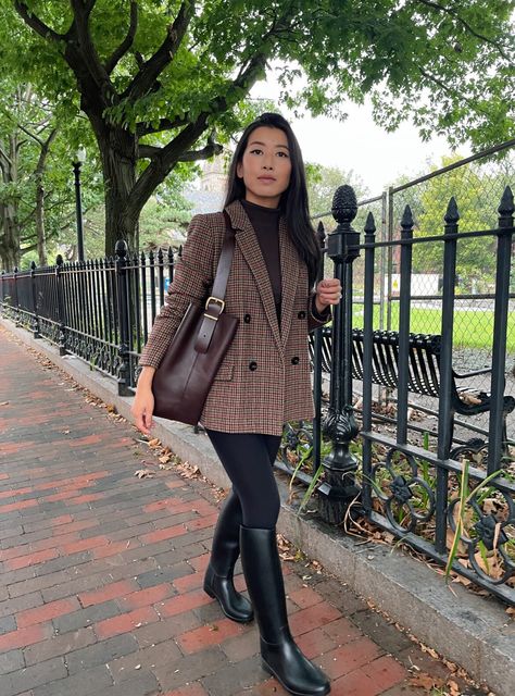 Extra Petite - Fashion, style tips, and outfit ideas | Based in Boston Black Riding Boots Outfit Work, Black Riding Boots Outfit, Blazer Outfit Fall, Houndstooth Blazer Outfit, Feminine Modest Outfits, Black Boots Outfits, Winter Boots Outfit, Parisian Style Winter, Minimalist Classic Style