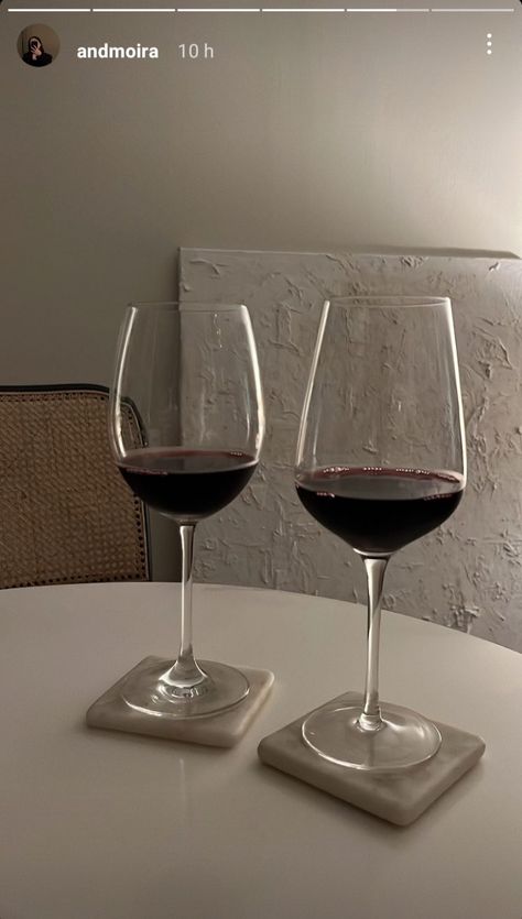 Wine Cups Aesthetic, Two Wine Glasses Aesthetic, Red Wine Glass Aesthetic, Aesthetic Drinking Glasses, Wine Cheers Aesthetic, Drinking Glasses Aesthetic, Glass Of Wine Aesthetic, Wine Dinner Aesthetic, Chocolate Girl Aesthetic