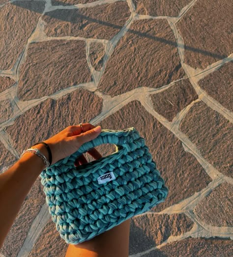 Cool Crochet Bags, Hand Knit Bag, Macrame Bags, Crochet Clutch Bags, Stylish Fall Outfits, Crochet Business, Yarn Bag, Crochet Clutch, Macrame Bag