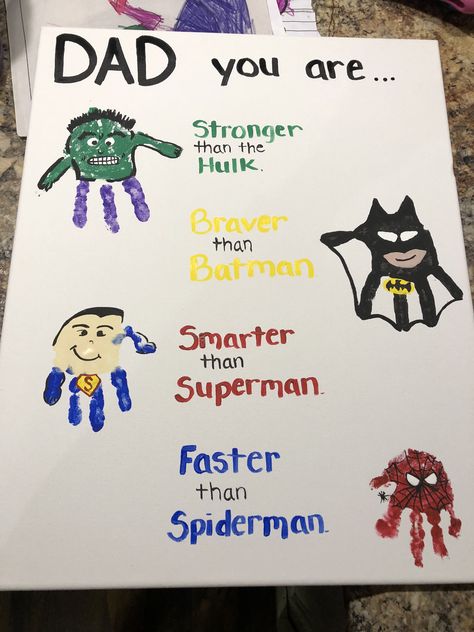 Fathers Day Gift Ideas For Preschoolers, Fathers Day Gifts Ideas With Pictures, Superhero Handprint Craft, Easy Fathers Day Gifts Diy, Fathers Day Gifts Handprints, Fathers Day Crafts Superhero, Dad Fathers Day Gifts Diy Crafts, Superhero Dad Craft, Fathers Day Diy Crafts