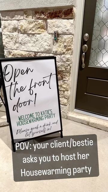 Bobbi Segura on Instagram: "Hosting this open house for Katie was so much fun!! Her beautiful new home was the perfect backdrop for an evening of delicious food, drinks, and friends!! #custom #customcookies #bluemixerbakery #justsold #realtor #segurasellstexas #womackrealestate #cheers #housewarming #snacks #charcuterie #sangria #welcomehome #shutthefrontdoor#hosting" Elegant Housewarming Party Ideas, New Home Shower Party Ideas, Housewarming Balloon Garland, House Warming Table Set Up, Housewarming Balloon Ideas, Housewarming Party Balloons, House Warming Party Ideas Hosting A, Hosting A Housewarming Party, Fall House Warming Party Ideas