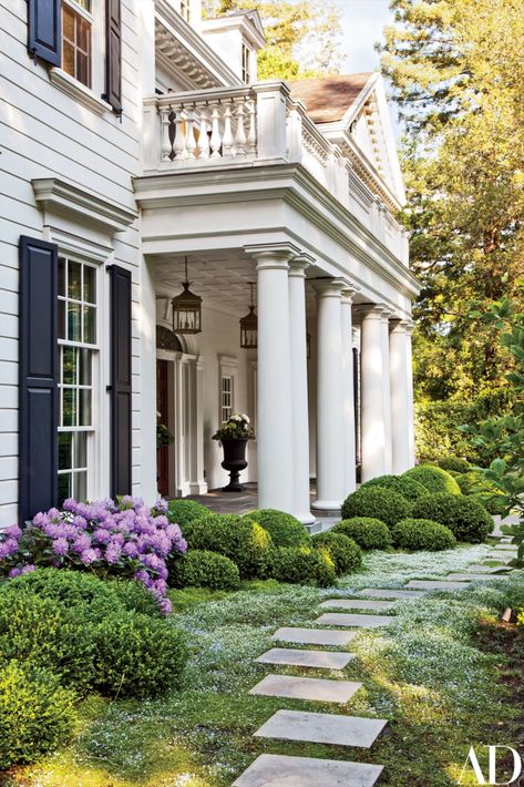 DESIGN | NgLp Designs shares AD | Architectural Disgest — "Boxwood and rhododendrons soften the columned entrance on the grounds of a California residence created by Charlie Barnett Associates" | Elizabeth Everdell Garden Design, landscaping." | architecture, colonial home, formal garden, garden design, summer, outdoor living, beautiful luxury home design /// #gardendesign #colonialhome #entrance Colonial Landscaping, Column Ideas, Exterior Landscaping, Summer Mantel, Porch Styles, Front Landscaping, Casas Coloniales, Colonial Revival, Luxury House Designs