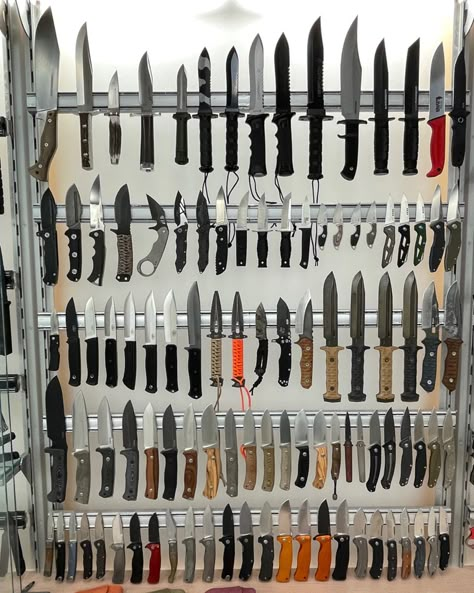 Knife Aesthetic, Pretty Knives, Types Of Knives, Tactical Gear Loadout, Combat Gear, Outdoor Knife, Knife Collection, Cool Knives, Outdoor Equipment