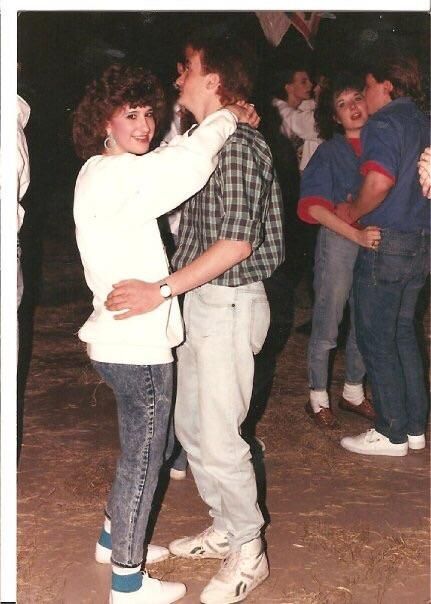 My mom and her date at a high-school dance 1980's. 80s High School Fashion, Flashdance Costume, Late 80s Fashion, 80s School, 80s Dance, 80s Trends, Physical Theatre, 1980s Music, High School Fashion