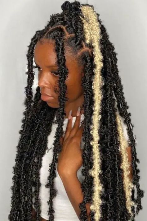 Baddie Hairstyles: 22 Inspos to Glam Up Your Hot Girl Look – Svelte Magazine Hairstyles Braiding Hair, Tranças Faux Locs, Ponytail Hairstyles Braid, Hair For Butterfly Locs, Twisted Braids, Afro Twist, Butterfly Locs, Faux Locs Hairstyles, Cute Braided Hairstyles