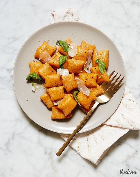 Carrot Gnocchi, Autumn Pasta Recipes, Gnocchi Recipes Easy, Low Calorie Pasta, Carrot Pasta, Pasta Calories, Fall Pasta, Vegetarian Thanksgiving Recipes, Vegetarian Thanksgiving