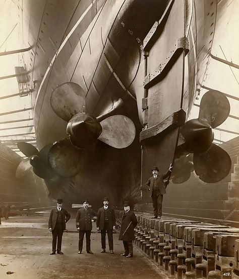 1910 ... British RMS Lusitania - The Captain, the owners of the ship, the CEO of the shipyard and his Foreman with his hand on the rudder. S) Rms Mauretania, Rms Olympic, Titanic History, Tyne And Wear, Ship Paintings, Rms Titanic, Nagasaki, History Photos, Dieselpunk