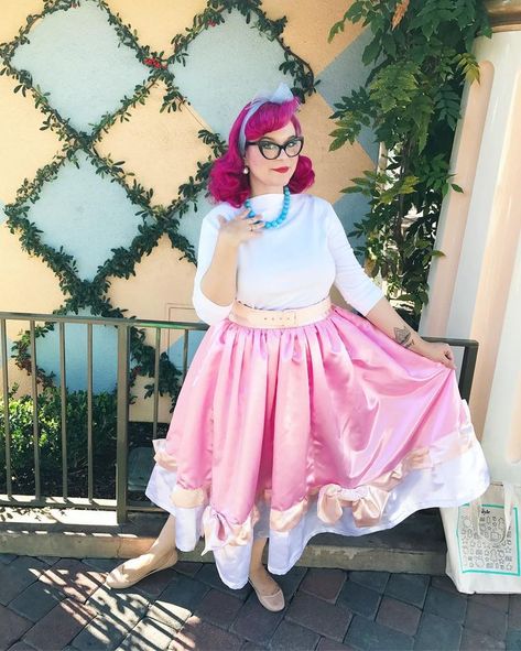 Dapper Disney, Cinderella Disneybound, Cinderella Pink Dress, Subtle Cosplay, Disneybounding Ideas, Disney Ootd, Adult Disney Costumes, Disney Costumes Diy, Disney Attire