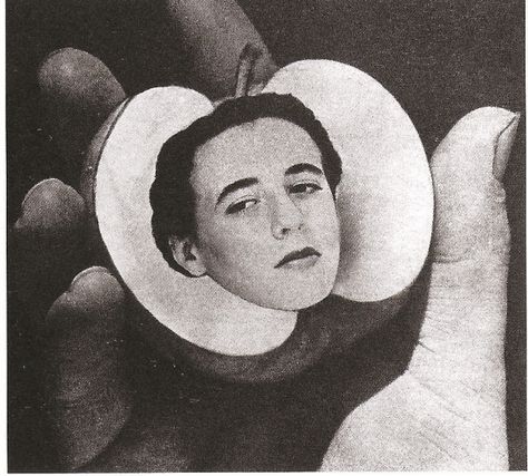 Mora (Buenos Aires) - Relatos modernos, centramientos y descentramientos de género: Los Sueños de Grete Stern en Idilio Grete Stern, Surrealist Photographers, Feminist History, Kurt Schwitters, Surviving In The Wild, Gender Roles, Surrealism Photography, Montage Photo, Text Pictures