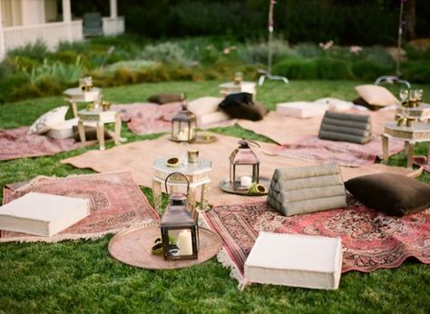 para tudo, quero muito uma festa assim #party #rug Wedding Lounge Area, Festival Style Wedding, Party Seating, Deco Champetre, Wedding Lounge, Picnic Wedding, Catholic Wedding, Paul Newman, Garden Parties