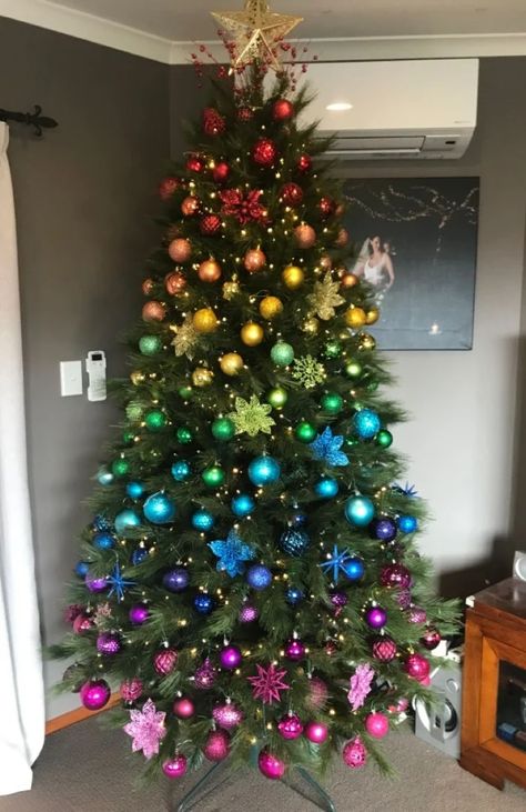 Christmas Trees Decorations, Decorating Christmas Tree, Christmas Trees Decorated, Christmas Tree Decoration Ideas, Pencil Tree, Tree Decoration Ideas, Rainbow Christmas Tree, Christmas Tree Decorated, Tree Decor Christmas