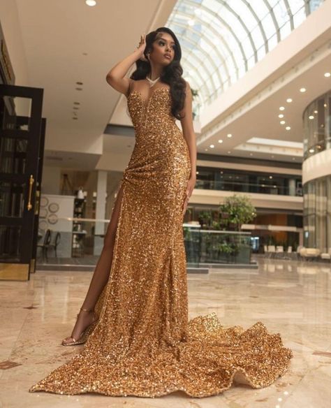 Gold Dress Long Classy, Gold Sweet 16 Dresses, Black And Gold Prom Dress, Brown Prom Dresses, Gold Dresses Long, Gold Homecoming Dress, Dd Osama, Prom Inspiration, Gorgeous Prom Dresses