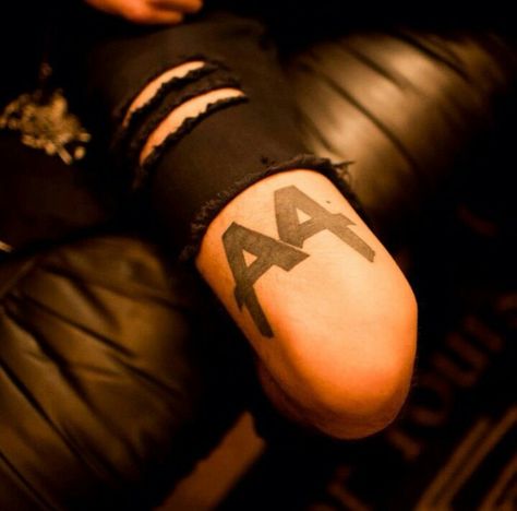 Cameron Liddell's Asking Alexandria Tattoo Alexandria Tattoo, Asking Alexandria The Black, Cameron Liddell, Natural Makeup For Teens, 22 Tattoo, Rock Tattoo, Makeup For Teens, Asking Alexandria, Piercing Tattoo