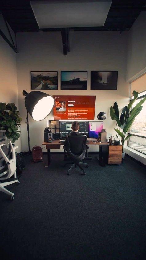 Trading Station Home Office, Editing Office Work Spaces, Desk Setup With Tv, Home Workstation Ideas Small Spaces, Gaming Setup Minimalist, Designers Workspace, Networking Aesthetic, Home Gaming Setup, Wfh Office Ideas