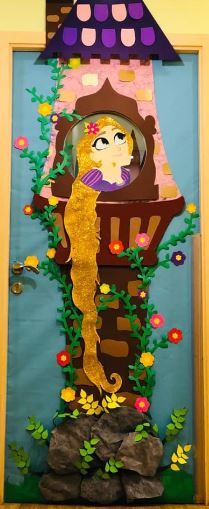 Tangled Classroom Door, Rapunzel Door Decoration, Fairytale Bulletin Board Ideas, Fairytale Classroom, Preschool Room Decor, Disney Bulletin Boards, Beauty And The Beast Crafts, Storybook Christmas, Story Spoons