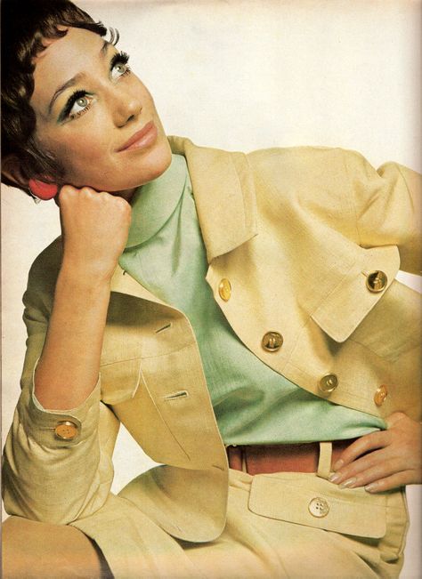 marisa berenson - Google Search Susan Blakely, 1970s Vogue, 1970 Fashion, Vintage Editorials, Fashion 1950, Librarian Chic, Vogue Editorial, 70 Fashion, 1970's Fashion