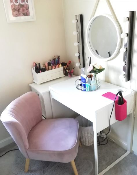 Dressing table using Micke Desk and Klimpen from IKEA. Micke Desk Ikea Ideas Makeup Vanities, Micke Ikea, Modern Teen Room, Ikea Micke Desk, Alex Desk, Ikea Micke, Micke Desk, Ikea Vanity, Desk Hacks