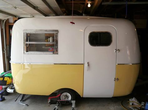 Yellow Buttercup Boler on small wheels. Vintage Camper - Tiny Trailer - Caravan <O> Trillium Camper, Best Small Rv, Small Rv Campers, Casita Trailer, Casita Travel Trailers, Small Camper Trailers, Vintage Camper Interior, Lino Block, Vintage Camper Remodel