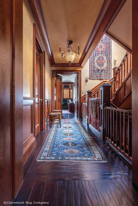 Victorian Homes Interior, Antique Homes, Victorian Carpet, Victorian House Interiors, Era Victoria, Victorian Interior Design, Old Victorian Homes, Victorian Style House, Victorian Home Interior