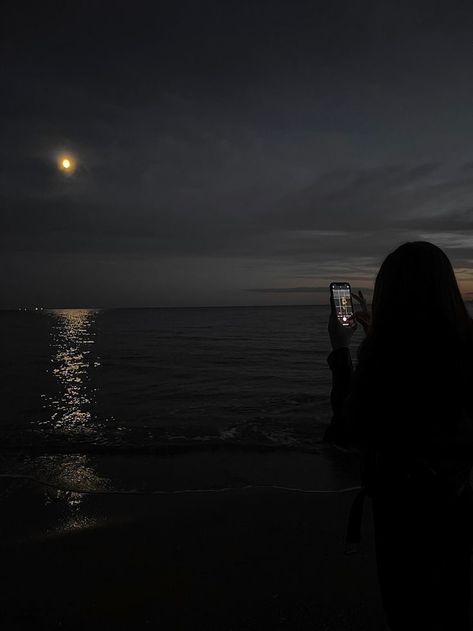 Night On The Beach, 2024 Eclipse, Dark Beach, Ocean At Night, Beach At Night, Fotografi Vintage, 사진 촬영 포즈, Beach Night, Ayat Al-quran