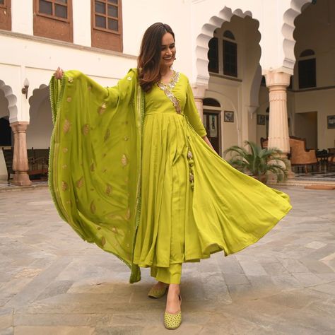 1,329 Likes, 15 Comments - Bunaai (@bunaai) on Instagram: “Be the epitome of elegance as you slay effortlessly wearing our brand new green suit set with the…” Plain Anarkali, Green Kurti, Matching Jewellery, Trendy Suits, Parrot Green, Embroidered Suit, Simple Kurti Designs, Long Dress Design, Traditional Indian Outfits