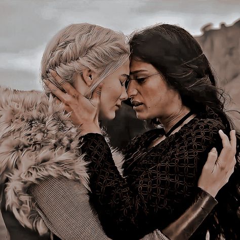 Yennefer And Ciri, Tv Friendships, Geralt And Ciri, The Witcher Series, Witcher Wallpaper, Superman Cosplay, The Witcher Wild Hunt, Triss Merigold, The Witcher Geralt