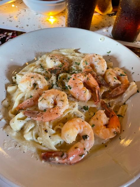 Shrimp Alfredo Aesthetic, Prawn Alfredo Pasta, Alfredo Shrimp Pasta, Icky Vicky, Fettuccine Alfredo Pasta, Fetuccini Alfredo, Shrimp Alfredo Recipe, Fettucini Alfredo, Shrimp Fettuccine Alfredo