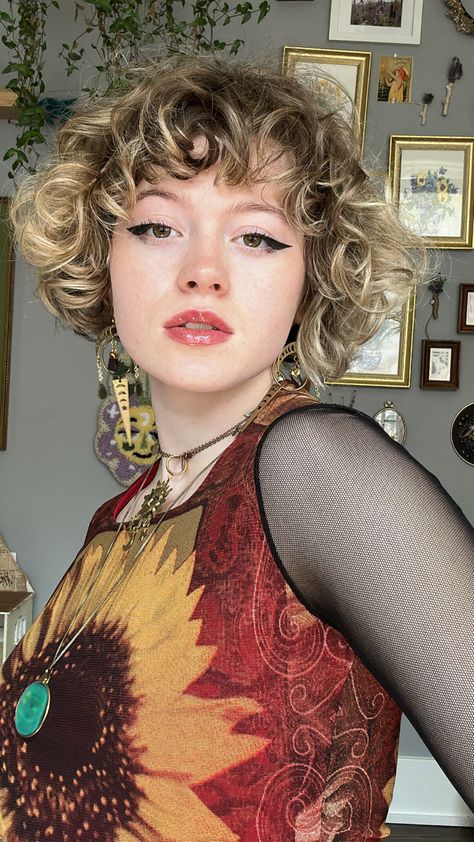 Im obsessed with this 90s top i found on etsy!! 🌻 Peakaboo Underlights Blonde Curly Hair, Short Hair Fairy, Blonde Curly Short Hair, Whimsigoth Inspiration, Genderfluid Hairstyles, Curly Highlights, 90s Top, Bob Haircut Curly, Punk Hair