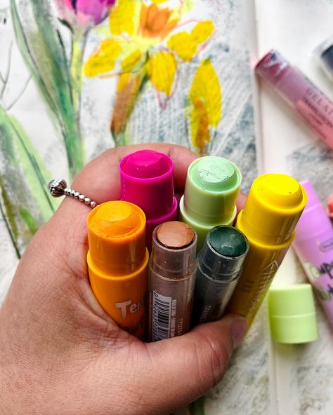 ✏️In my latest YouTube video I’m unboxing Tempera paint sticks and comparing them with @fabercastellglobal translucent gelatos. You’ll see me I swatch both sets of paint sticks to show how they behave if you smudge them or add water 📒Also I share some examples of my sketchbook mixed media pieces I’ve created using the gelatos. Then I create a lovely floral piece using both the tempera, gelatos and colour Caran D’ache pencils. Head on over to my YouTube channel now. Do you like using paint s... Translucent Painting, Tempera Paint Sticks, Ohn Mar Win, Paint Sticks, Tempera Paint, My Sketchbook, Painted Sticks, Drawing Board, Tempera