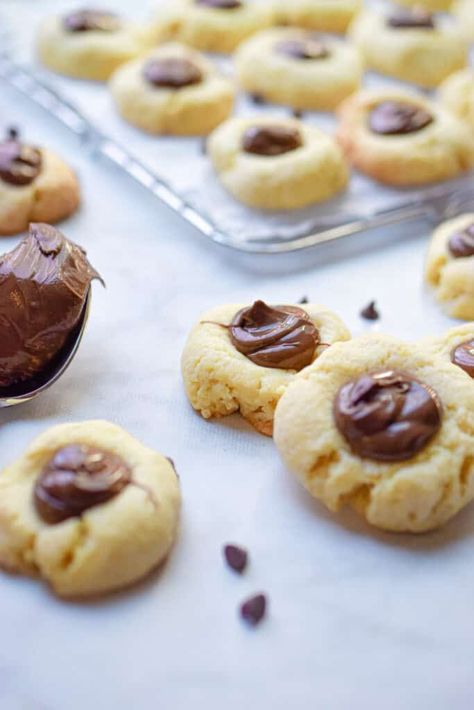 Nutella Thumbprint Cookies, Pasta Salad Ideas, Nutella Go, Cookies Cheesecake, Thumbprint Cookie, Quick And Easy Dessert Recipes, Homemade Fudge Recipes, Vanilla Sugar Cookie, Seasonal Fruit