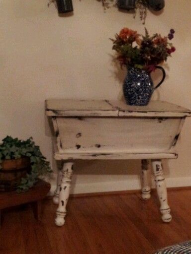 Primitive End Tables, Dough Box Table Makeover, Dough Box Table, Table Painting, Rustic Primitive Decor, Painted End Tables, Dough Box, Primitive Cabinets, Box Table