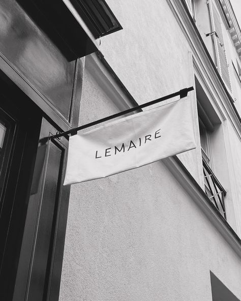 Everything I loved @lemaire_official in pictures 🥹 and everything I adore about their brand story below 🫶🏽 I really value the fact that the headquarters are all around the corner of the flagship stores so that you feel a real fashion vibe floating through the streets of Paris ✨ 🔖 Helmed by Christophe Lemaire and Sarah-Linh Tran, the LEMAIRE brand offers a timeless Parisian style that is cosmopolitan, sophisticated and rich in influences. Crafted from fabrics selected for their quality and de... Traditional Asian Clothing, Minimalistic Fashion, Christophe Lemaire, Soft Color Palette, Real Fashion, Asian Clothing, Streets Of Paris, Asian Outfits, Paris Street