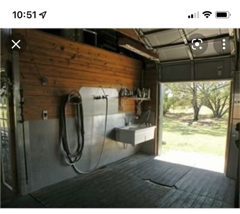 Horse Tack Rooms, Barn Layout, Horse Barn Ideas Stables, Barn Stalls, Stable Ideas, Horse Barn Designs, Horse Shelter, Dream Horse Barns, Farm Shed