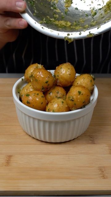 Alex Mejia on Instagram: "Garlic Parm Potato Cheese Balls Ingredients - 4 potatoes of your choice - 1/2 tbsp onion powder - 1/2 tbsp garlic powder - Salt & pepper to taste - 4 tbsp cornstarch - Cheese of choice - A lot of garlic - Parsley - A bit of unsalted butter - Parmesan cheese" Garlic Parm Potato Cheese Balls, Cheesy Potato Balls Recipe, Cheesy Potato Balls, Potato Cheese Balls, Potato Baked, Facebook Recipes, Chicken Burgers Recipe, Potato Cheese, Healthy Potato Recipes