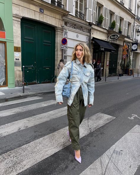 Emili Sindlev (@emilisindlev) • Instagram photos and videos Emili Sindlev Style, Emili Sindlev Hair, Emili Sindlev Street Style, Emili Sindlev, Emily In Paris Sylvie Outfits Season 3, Emily In Paris Camille Outfits Season 4, Emili Sindlev Insta, Out Of Style, Lookbook Outfits