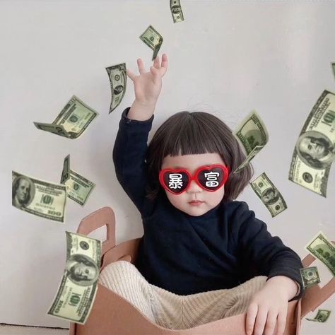 Money Meme, Funny Baby Faces, Iphone Wallpaper Music, Aesthetic Captions, Cute Babies Photography, Cute Funny Pics, Peace Illustration, Baby Memes, Funny Phone Wallpaper