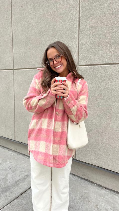 Casual Date Outfit Winter, Date Outfit Winter, Casual Date Outfit, Cozy Winter Outfit, Fashion Inspo Casual, Pink Flannel, Cold Fits, Date Outfit, Winter Inspo