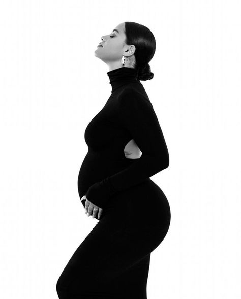 Black Women Maternity Shoot, Maternity Shoot Black Women, Home Maternity Photography, Maternity Shoot Outfit, Maternity Picture Outfits, Maternity Studio Photoshoot, Katya Elise Henry, Studio Maternity Photos, Maternity Photography Poses Outdoors