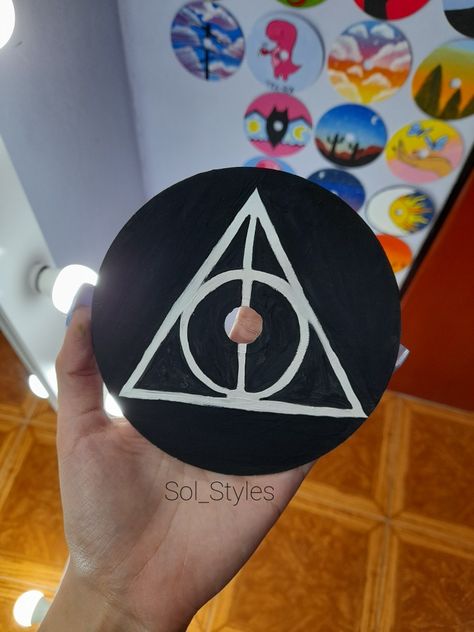 Ideas Para Pintar Cds, Things To Paint On Cds, Dvd Pintados, Dvds Pintados, Ideas Para Pintar Discos, Cd Art Ideas, Discos Aesthetic, Vinyl Record Art Ideas, Cd Idea