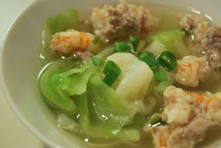 Cabbage Soup With Chicken, Soup With Chicken Stock, Boyfriend Food, Cabbage Curry, Vietnamese Soup, Soup With Chicken, Paleo Pork, Cambodian Food, Viet Food