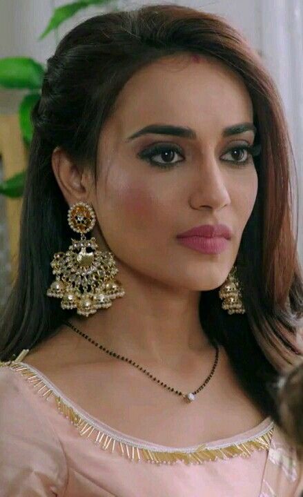 Naagin 3 Bela, Indian Serial Actress, Tv Actress Images, Indian Serial, Naagin 3, Saree Hairstyles, Surbhi Jyoti, Bridal Jewels, Black Beads Mangalsutra Design