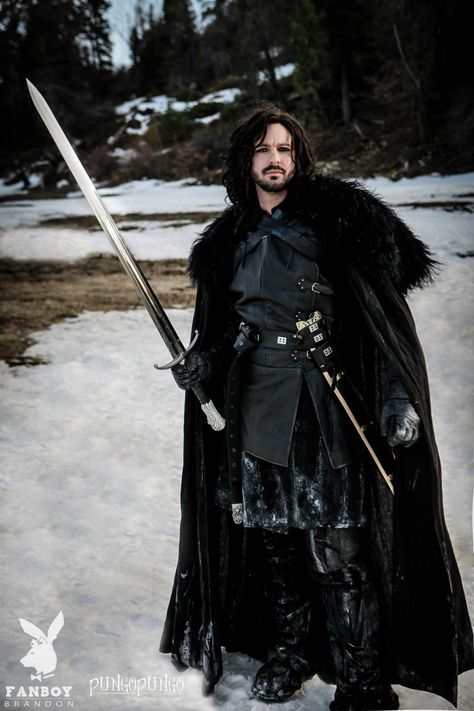 Jon Snow Cosplay, Jon Snow Costume, Costumes For Guys, Viking Halloween Costume, Vikings Halloween, Cosplay Cape, Got Stark, Fingerless Leather Gloves, The Wolf Man